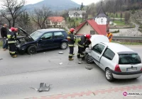 Zderzenie na łuku drogi - zdjęcie główne