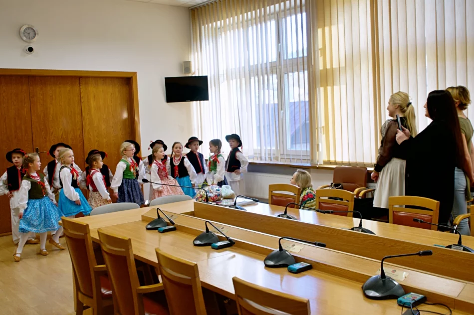 Kolędowanie przedszkolaków w Urzędzie Miasta  - zdjęcie 14