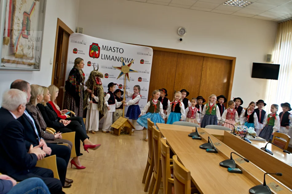 Kolędowanie przedszkolaków w Urzędzie Miasta  - zdjęcie 15