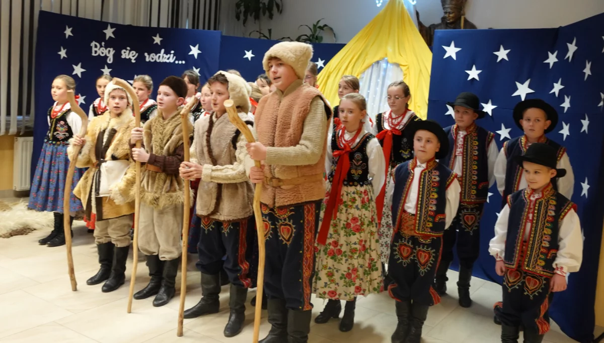 Tradycja łączy pokolenia - Szkoła Podstawowa w Męcinie