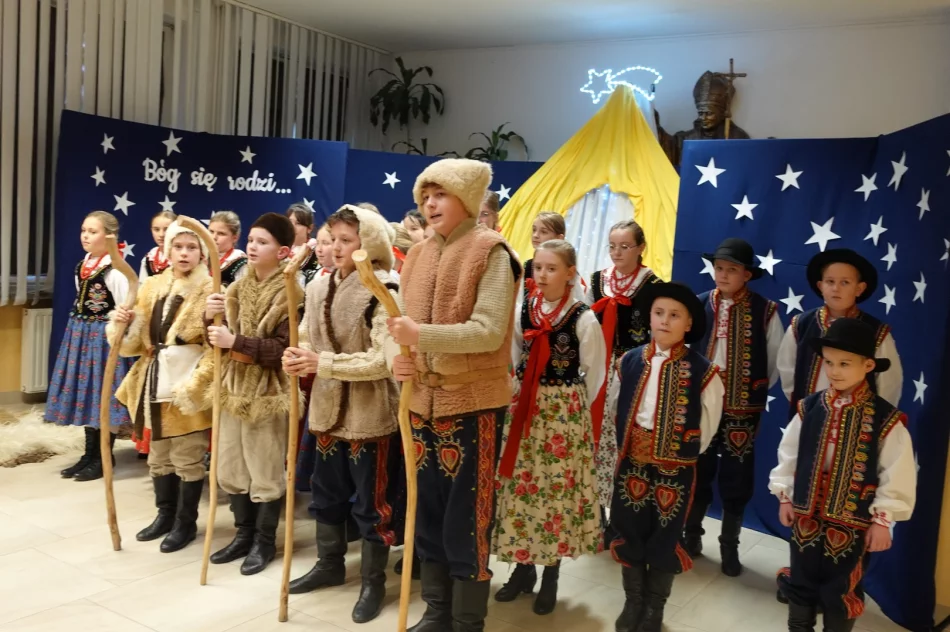Tradycja łączy pokolenia - Szkoła Podstawowa w Męcinie - zdjęcie 16