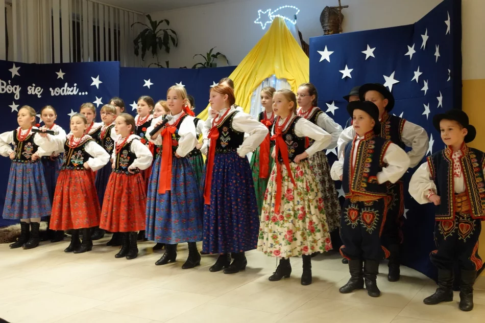 Tradycja łączy pokolenia - Szkoła Podstawowa w Męcinie - zdjęcie 17