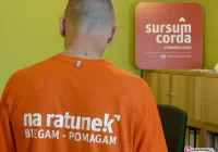 Chorzy czekają na wypożyczalnię - zdjęcie główne