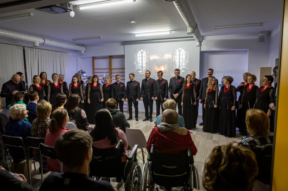 Koncert kolęd chóru LimaNovum w RehStab - zdjęcie 11