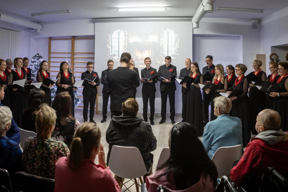 Koncert kolęd chóru LimaNovum w RehStab - zdjęcie 17