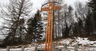 Odtworzono krzyż pomnikowy na cmentarzu wojennym nr 369 w Starej Wsi Golcowie - zdjęcie 4