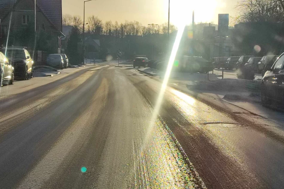 Na drogach jeden lód - dochodzi do kolizji  - zdjęcie 4