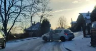 Na drogach jeden lód - dochodzi do kolizji  - zdjęcie 5