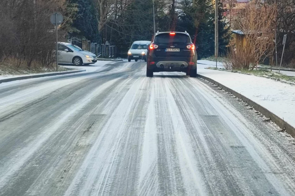 Na drogach jeden lód - dochodzi do kolizji  - zdjęcie 9