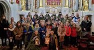 Zuchy i harcerze przekazują Betlejemskie Światełko Pokoju - zdjęcie 3
