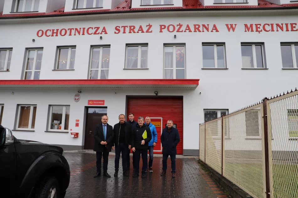 Umundurowanie bojowe dla 8 jednostek OSP oraz modernizacja budynku OSP Męcina - zdjęcie 4
