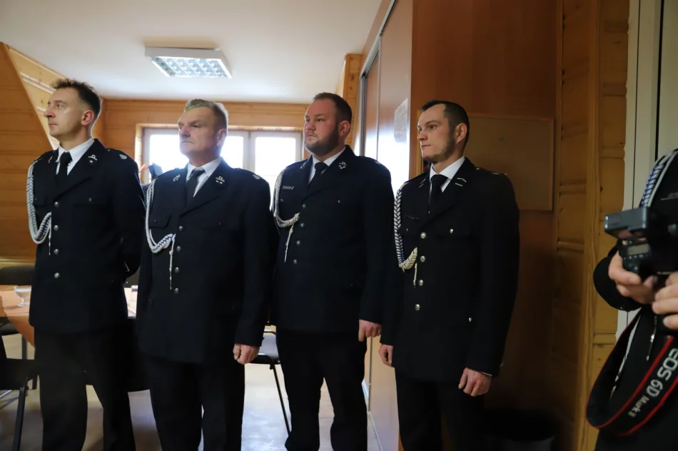 Umundurowanie bojowe dla 8 jednostek OSP oraz modernizacja budynku OSP Męcina - zdjęcie 6