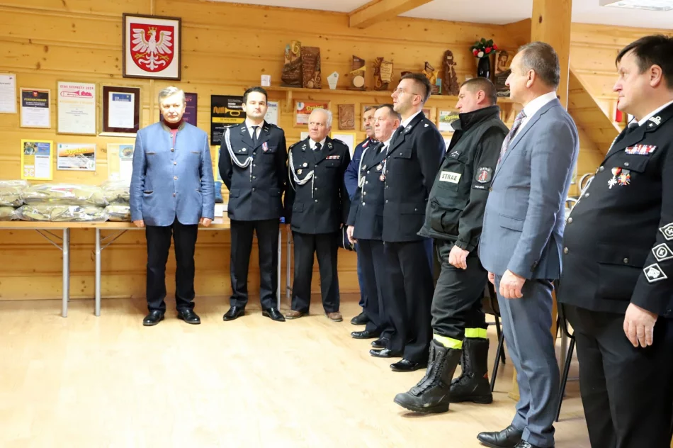 Umundurowanie bojowe dla 8 jednostek OSP oraz modernizacja budynku OSP Męcina - zdjęcie 8