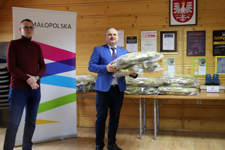 Umundurowanie bojowe dla 8 jednostek OSP oraz modernizacja budynku OSP Męcina - zdjęcie 18