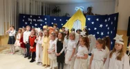 Uczniowie wprowadzają w klimat Bożego Narodzenia (ZDJĘCIA) - zdjęcie 2