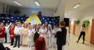 Uczniowie wprowadzają w klimat Bożego Narodzenia (ZDJĘCIA) - zdjęcie 5