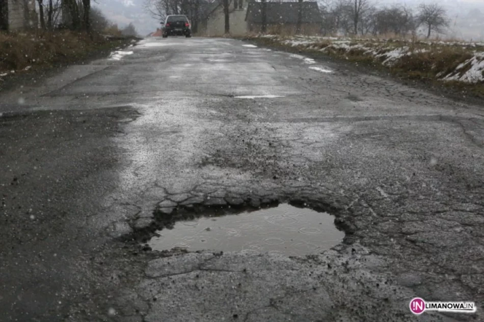 Miejska ulica jak pole po bitwie - zdjęcie 2