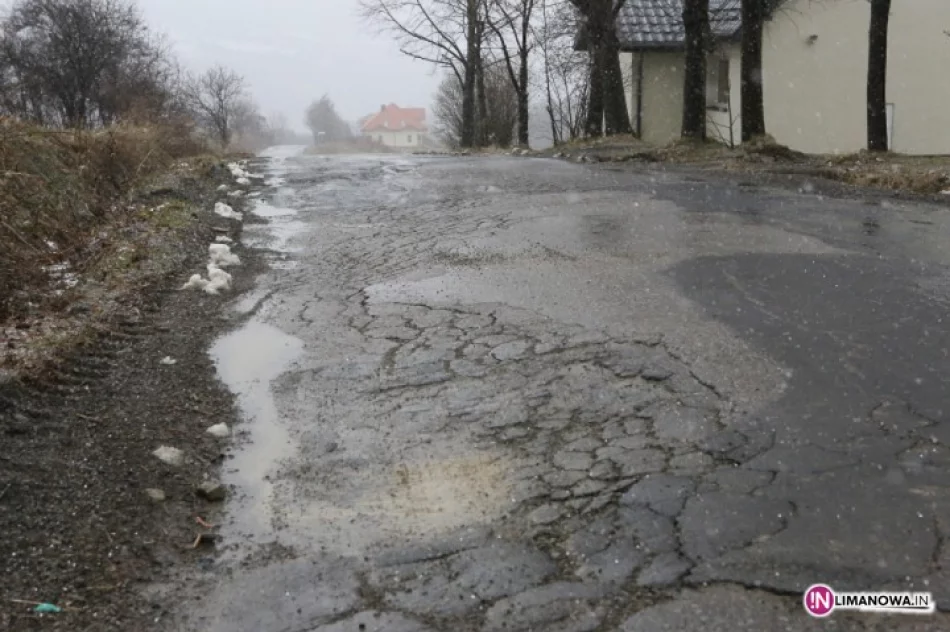 Miejska ulica jak pole po bitwie - zdjęcie 3