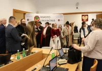 Kolędnicy z Zespołu „Starowiejski Hyr” przybyli z kolędą na sesję Rady Miasta - zdjęcie główne