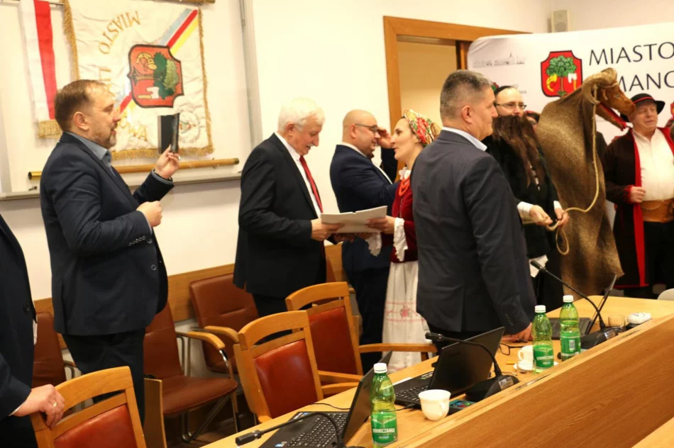 Kolędowanie w Limanowej - Starowiejski HYR na ulicach miasta - zdjęcie 5
