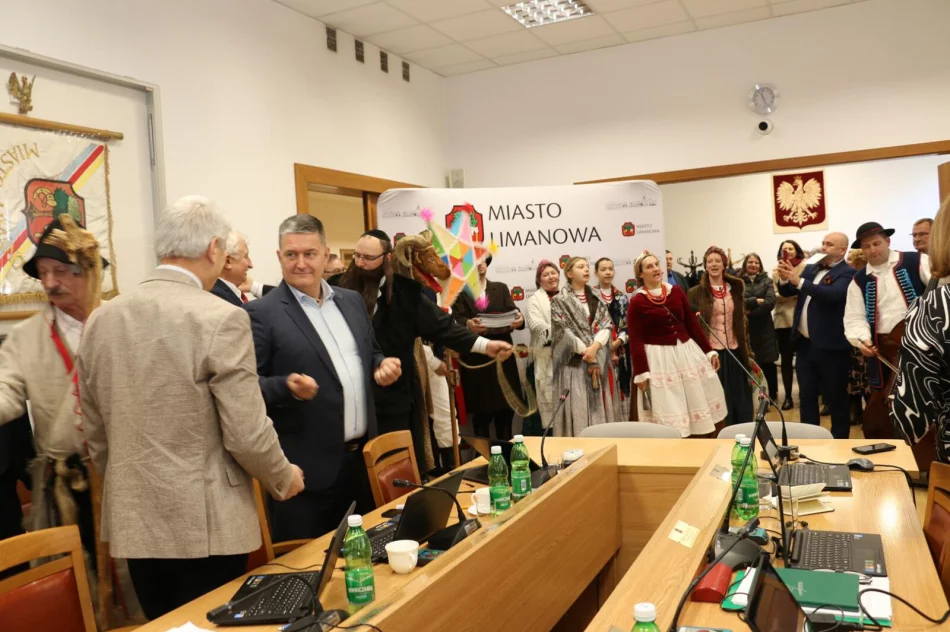 Kolędowanie w Limanowej - Starowiejski HYR na ulicach miasta - zdjęcie 9