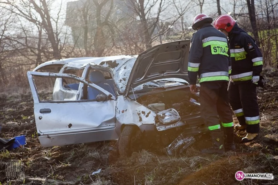 Dachowanie samochodu. Kobieta ranna - zdjęcie 3