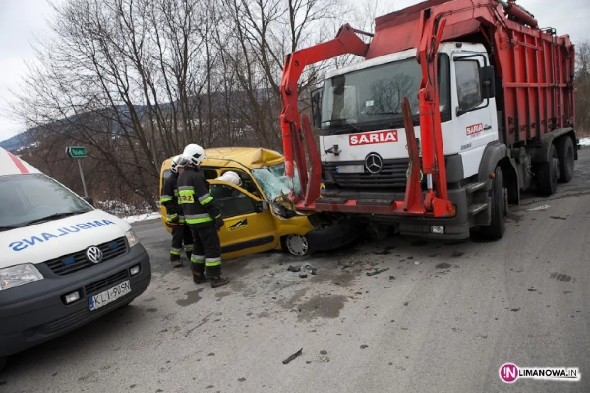 Zderzenie z ciężarówką. Dwie osoby ranne