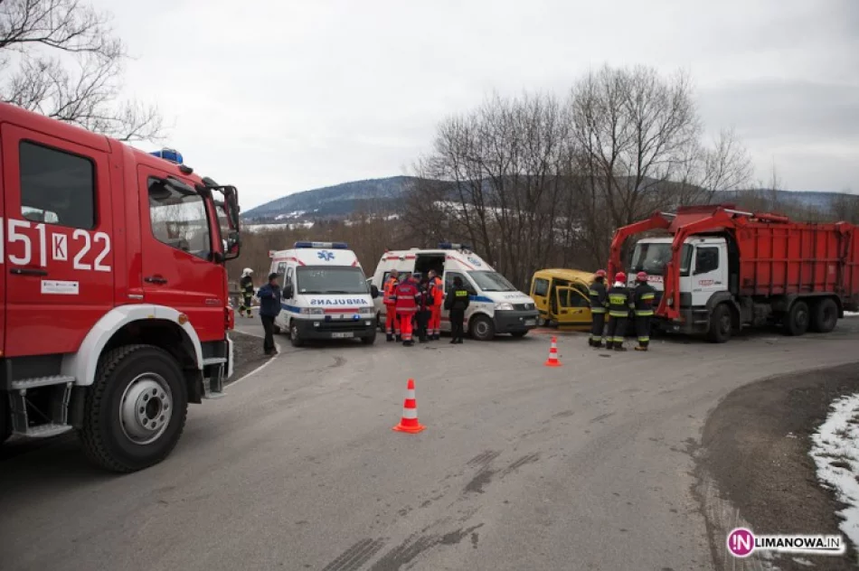 Zderzenie z ciężarówką. Dwie osoby ranne - zdjęcie 2