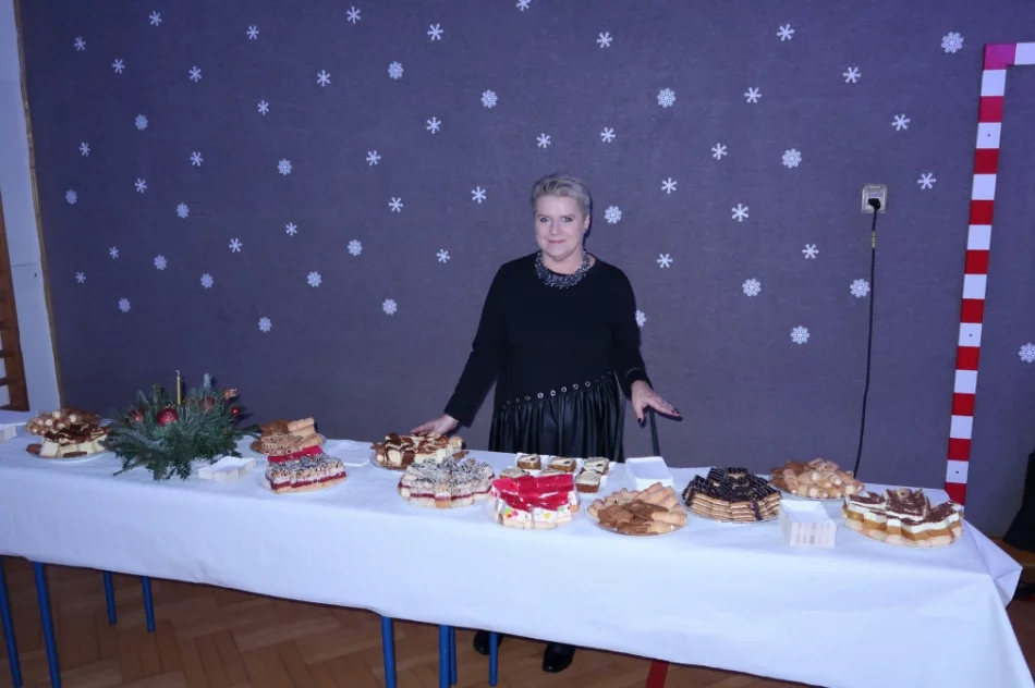 Świąteczny koncert uczniów rozgrzał serca mieszkańców (ZDJĘCIA) - zdjęcie 2