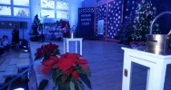 Świąteczny koncert uczniów rozgrzał serca mieszkańców (ZDJĘCIA) - zdjęcie 4