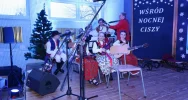 Świąteczny koncert uczniów rozgrzał serca mieszkańców (ZDJĘCIA) - zdjęcie 5