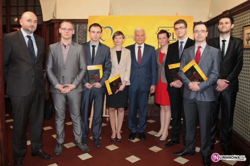 Odebrała gratulacje od Prof. Buzka - zdjęcie 3