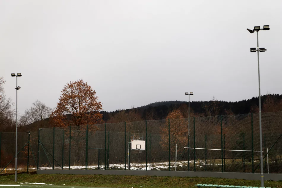 Nowy plac zabaw z elementami siłowni zewnętrzej oraz modernizacja oświetlenia w Pisarzowej - zdjęcie 2