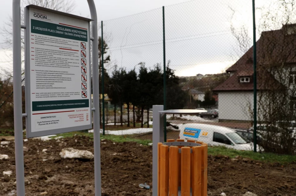 Nowy plac zabaw z elementami siłowni zewnętrzej oraz modernizacja oświetlenia w Pisarzowej - zdjęcie 20
