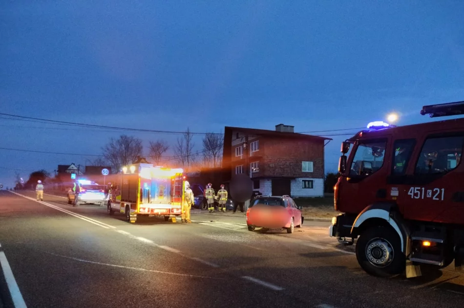 Zderzenie samochodów na skrzyżowaniu - zdjęcie 4