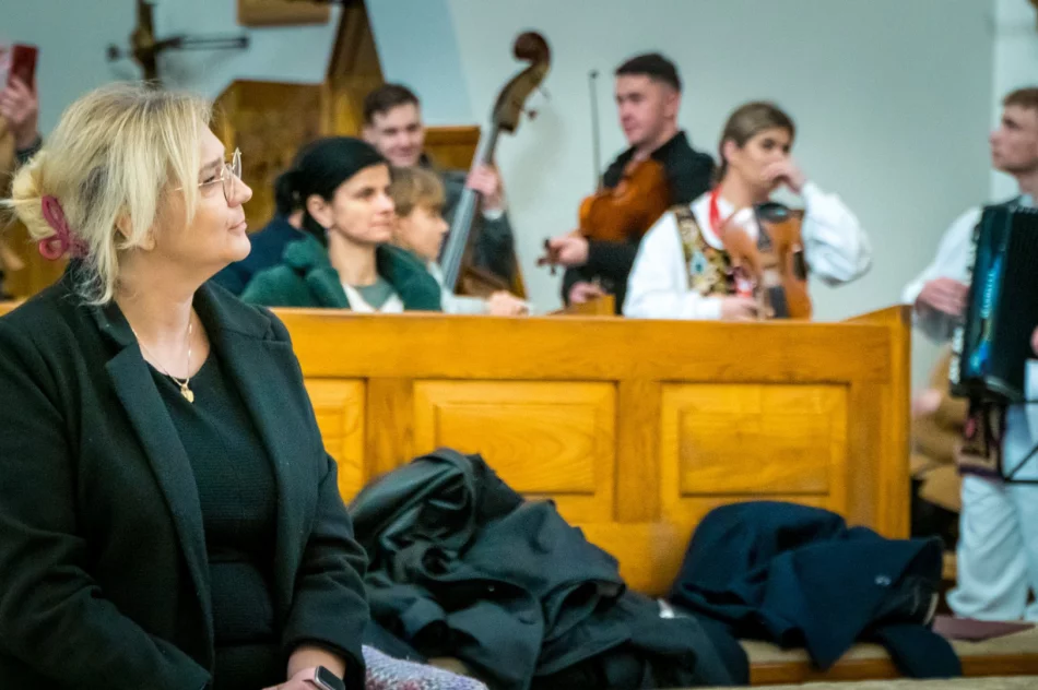 Kolędowy koncert na rzecz nowej „Przystani” (ZDJĘCIA) - zdjęcie 13