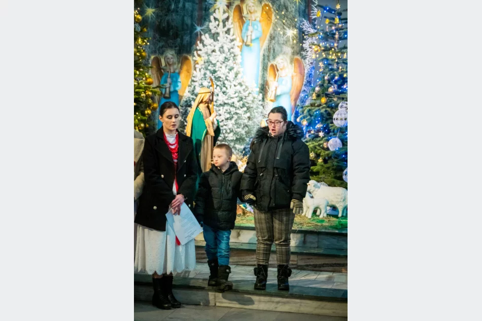 Kolędowy koncert na rzecz nowej „Przystani” (ZDJĘCIA) - zdjęcie 15