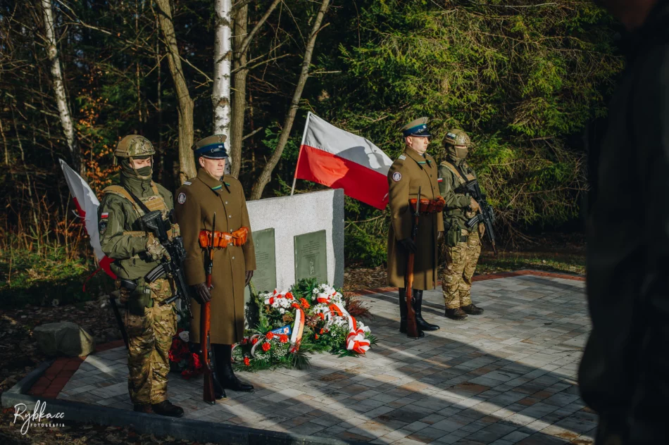 Upamiętnienie 79. rocznicy alianckich zrzutów dla 1 PSP AK na "Wildze" - zdjęcie 2