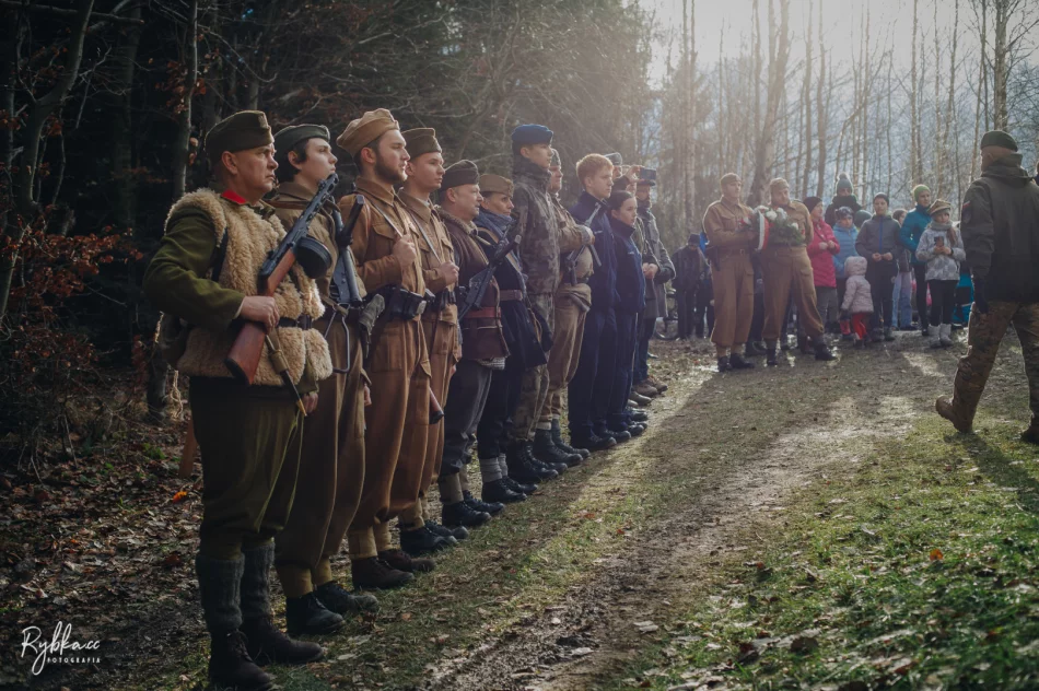Upamiętnienie 79. rocznicy alianckich zrzutów dla 1 PSP AK na "Wildze" - zdjęcie 9