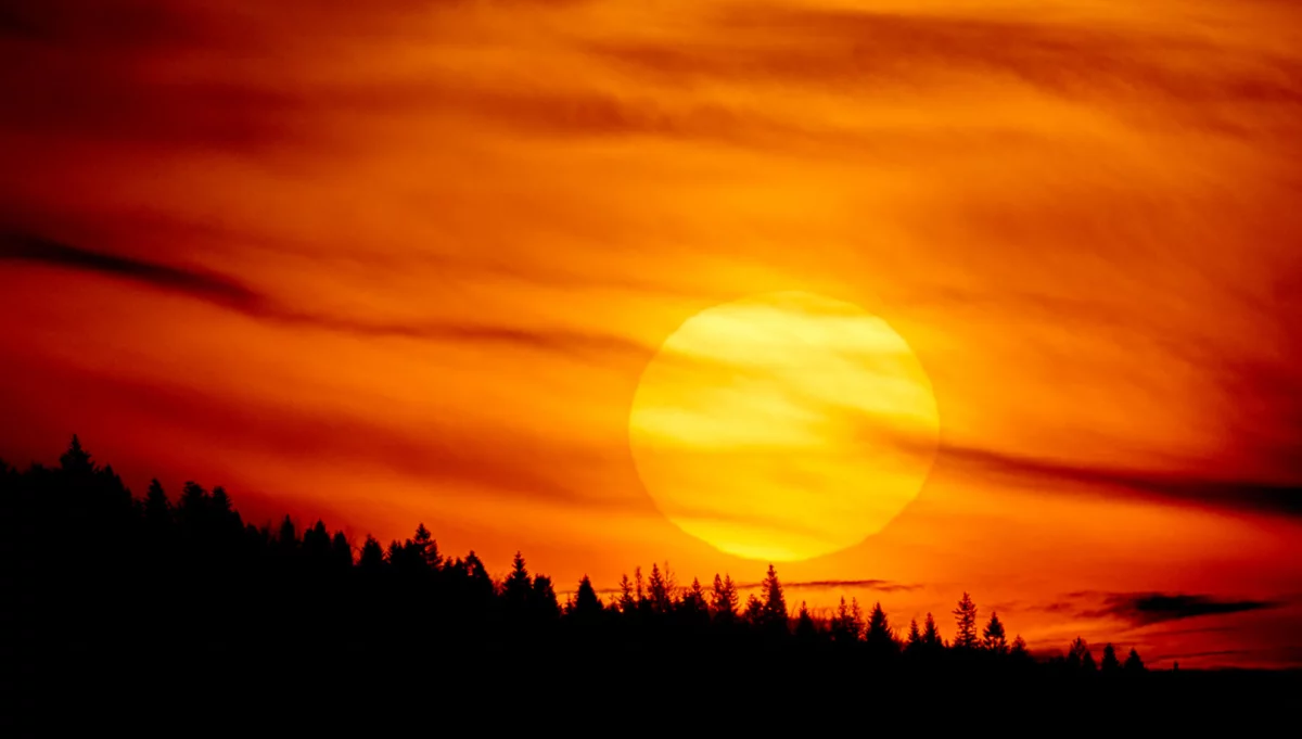 Wschód słońca w Beskidzie Wyspowym (Fot. Limanowa.in)