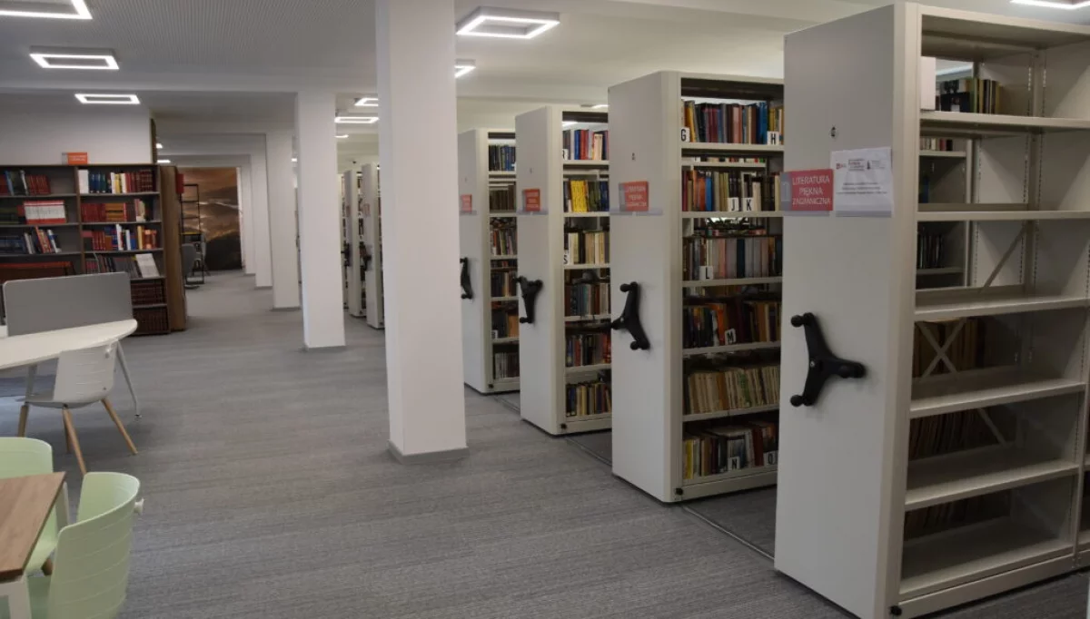 Wnętrze biblioteki w Limanowej/fot.: MBP Limanowa