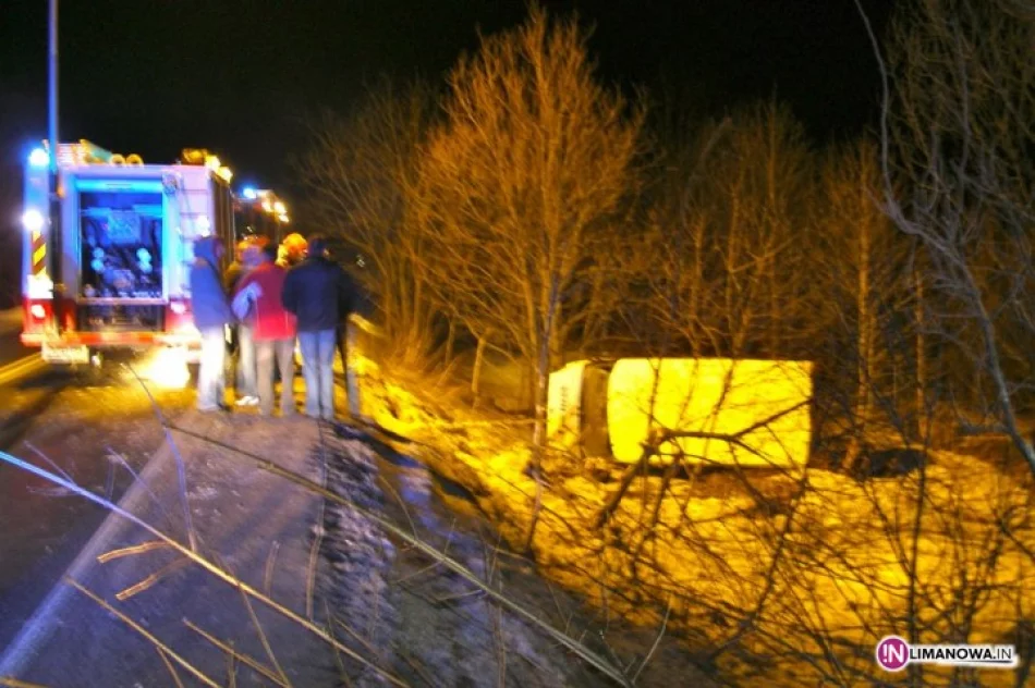 Kolejny bus się przewrócił. Jechali do Warszawy - zdjęcie 2