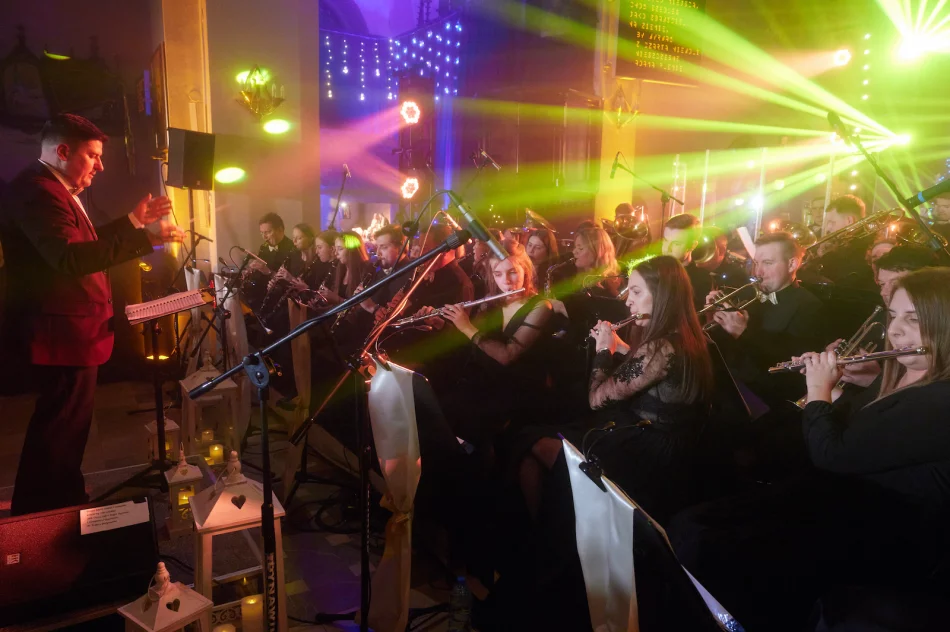 Koncert kolęd i pastorałek "Hej kolęda” w Laskowej (2024) - zdjęcie 5