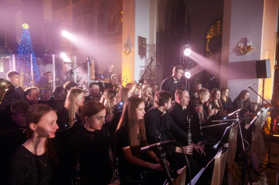 Koncert kolęd i pastorałek "Hej kolęda” w Laskowej (2024) - zdjęcie 14