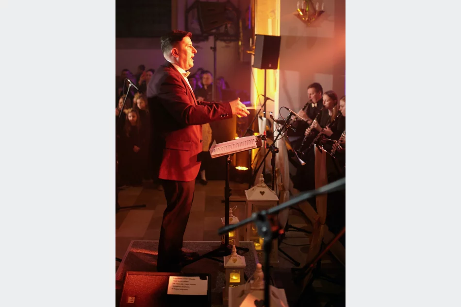 Koncert kolęd i pastorałek "Hej kolęda” w Laskowej (2024) - zdjęcie 17
