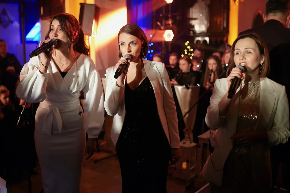 Koncert kolęd i pastorałek "Hej kolęda” w Laskowej (2024) - zdjęcie 18