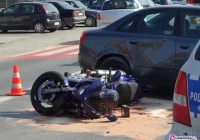 Zderzenie motocykla z audi - zdjęcie główne