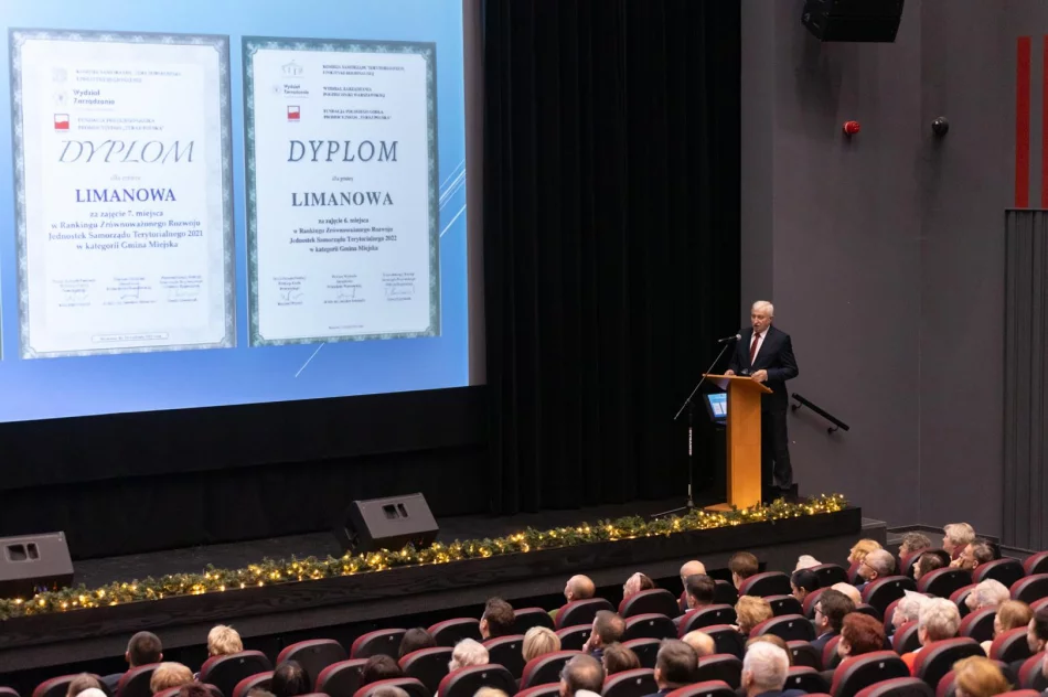 Wyjątkowe muzyczne wydarzenie za nami – w Limanowskim Domu Kultury odbył się Koncert Noworoczny - zdjęcie 13
