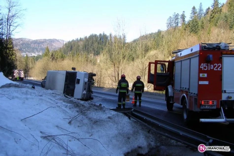 Przewrócił się samochód dostawczy - zdjęcie 2