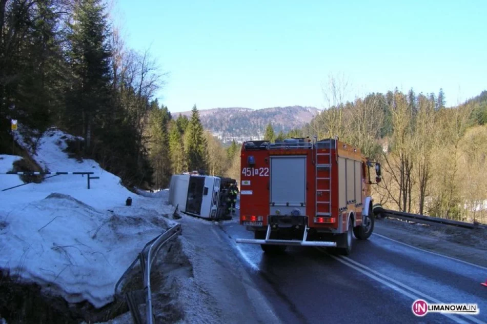Przewrócił się samochód dostawczy - zdjęcie 3